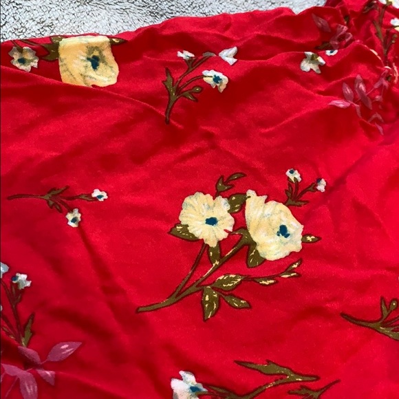 Red flower romper - Picture 2 of 2